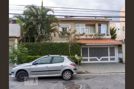 Casa à venda com 290m², 3 quartos e 3 vagas Casa à venda com 290m², 3 quartos e 3 vagasFachada