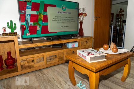 Casa à venda com 290m², 3 quartos e 3 vagas Casa à venda com 290m², 3 quartos e 3 vagasSala de Estar