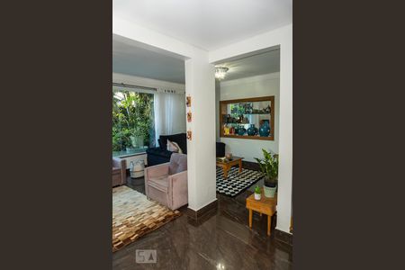 Casa à venda com 290m², 3 quartos e 3 vagas Casa à venda com 290m², 3 quartos e 3 vagasSala