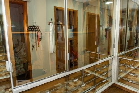 Casa à venda com 290m², 3 quartos e 3 vagas Casa à venda com 290m², 3 quartos e 3 vagasCloset