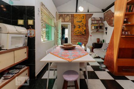 Casa à venda com 150m², 3 quartos e sem vaga Casa à venda com 150m², 3 quartos e sem vagaCozinha