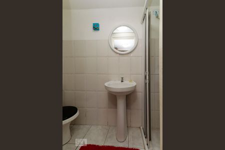 Casa à venda com 150m², 3 quartos e sem vaga Casa à venda com 150m², 3 quartos e sem vagaBanheiro