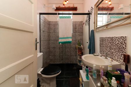 Casa à venda com 150m², 3 quartos e sem vaga Casa à venda com 150m², 3 quartos e sem vagaBanheiro