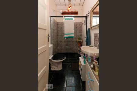 Casa à venda com 150m², 3 quartos e sem vaga Casa à venda com 150m², 3 quartos e sem vagaBanheiro