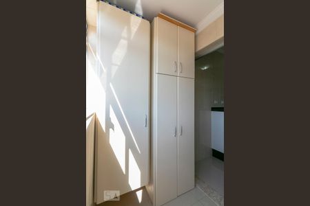Apartamento para alugar com 62m², 2 quartos e 1 vagaÁrea de Serviço - Armário