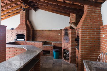 Apartamento à venda com 380m², 4 quartos e 4 vagas Apartamento à venda com 380m², 4 quartos e 4 vagasÁrea comum - Churrasqueira e Forno