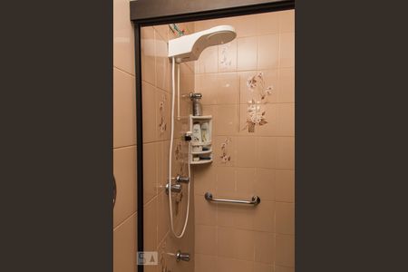 Apartamento à venda com 380m², 4 quartos e 4 vagas Apartamento à venda com 380m², 4 quartos e 4 vagasSala de TV - Banheiro