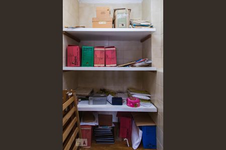 Apartamento à venda com 380m², 4 quartos e 4 vagas Apartamento à venda com 380m², 4 quartos e 4 vagasArmário