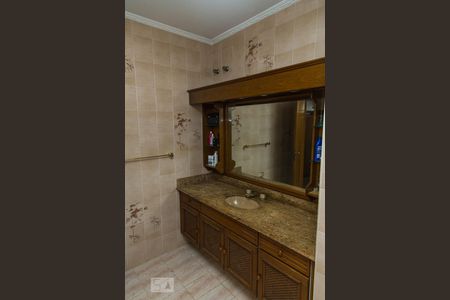 Apartamento à venda com 380m², 4 quartos e 4 vagas Apartamento à venda com 380m², 4 quartos e 4 vagasBanheiro da Suíte 3