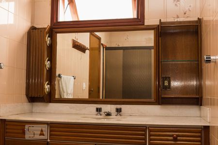 Apartamento à venda com 380m², 4 quartos e 4 vagas Apartamento à venda com 380m², 4 quartos e 4 vagasSala de TV - Banheiro