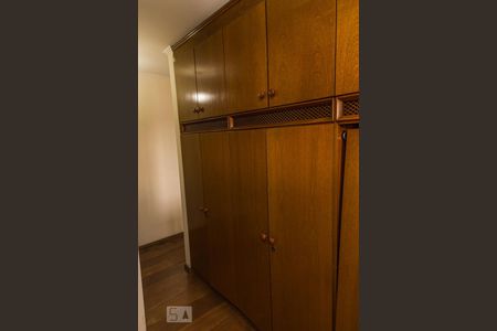 Apartamento à venda com 380m², 4 quartos e 4 vagas Apartamento à venda com 380m², 4 quartos e 4 vagasCloset da Suíte 2