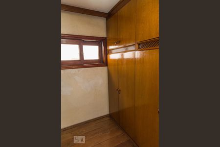 Apartamento à venda com 380m², 4 quartos e 4 vagas Apartamento à venda com 380m², 4 quartos e 4 vagasCloset da Suíte 2