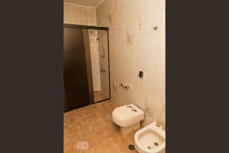 Apartamento à venda com 380m², 4 quartos e 4 vagas Apartamento à venda com 380m², 4 quartos e 4 vagasBanheiro da Suíte 1