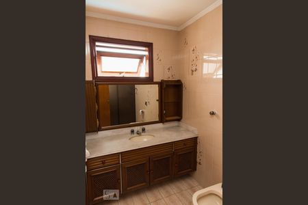 Apartamento à venda com 380m², 4 quartos e 4 vagas Apartamento à venda com 380m², 4 quartos e 4 vagasSala de TV - Banheiro