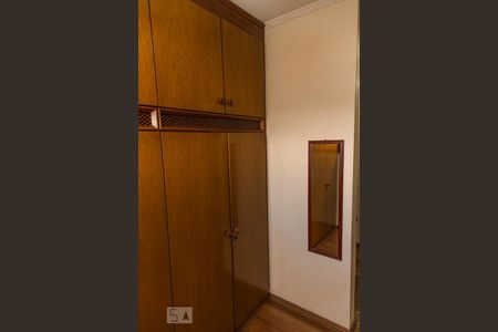 Apartamento à venda com 380m², 4 quartos e 4 vagas Apartamento à venda com 380m², 4 quartos e 4 vagasCloset da Suíte 2