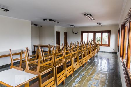 Apartamento à venda com 380m², 4 quartos e 4 vagas Apartamento à venda com 380m², 4 quartos e 4 vagasÁrea comum - Salão de festas 2