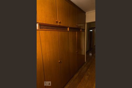 Apartamento à venda com 380m², 4 quartos e 4 vagas Apartamento à venda com 380m², 4 quartos e 4 vagasCloset da suíte 3