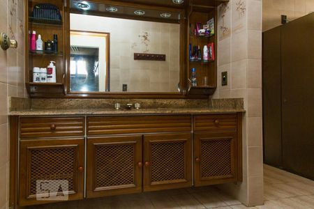 Apartamento à venda com 380m², 4 quartos e 4 vagas Apartamento à venda com 380m², 4 quartos e 4 vagasBanheiro da Suíte 3