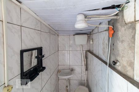 Banheiro de kitnet/studio para alugar com 1 quarto, 40m² em Vila Carmem, São Paulo