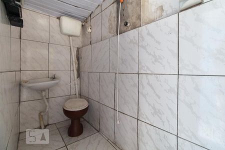 Banheiro de kitnet/studio para alugar com 1 quarto, 40m² em Vila Carmem, São Paulo