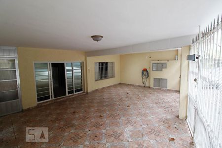 Casa à venda com 196m², 4 quartos e 3 vagas Casa à venda com 196m², 4 quartos e 3 vagasGaragem