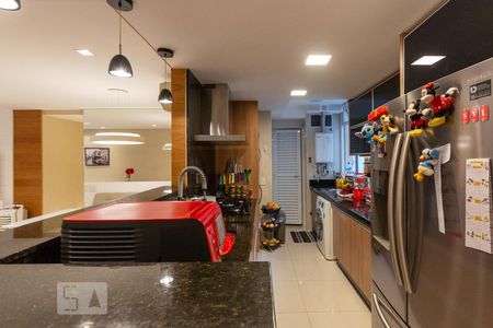 Apartamento à venda com 115m², 4 quartos e 2 vagasCozinha e Área de Serviço