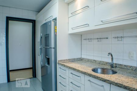 Apartamento para alugar com 96m², 2 quartos e 2 vagasCozinha