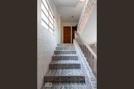 Apartamento para alugar com 55m², 2 quartos e sem vaga Apartamento para alugar com 55m², 2 quartos e sem vagaEscada de Acesso