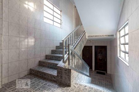 Apartamento para alugar com 55m², 2 quartos e sem vaga Apartamento para alugar com 55m², 2 quartos e sem vagaEscada de Acesso