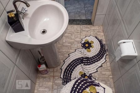 Casa à venda com 186m², 5 quartos e 2 vagas Casa à venda com 186m², 5 quartos e 2 vagasBanheiro