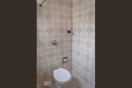 Banheiro de kitnet/studio para alugar com 1 quarto, 30m² em Partenon, Porto Alegre