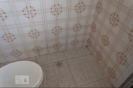 Banheiro de kitnet/studio para alugar com 1 quarto, 30m² em Partenon, Porto Alegre