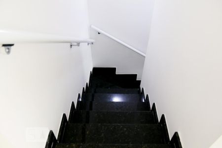 Casa para alugar com 115m², 3 quartos e 2 vagas Casa para alugar com 115m², 3 quartos e 2 vagasEscada