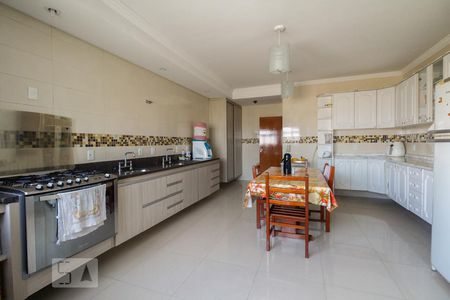 Casa à venda com 400m², 4 quartos e 8 vagasCozinha 