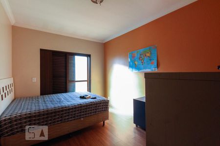 Casa à venda com 400m², 4 quartos e 8 vagasSuíte 2