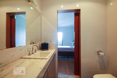 Casa à venda com 400m², 4 quartos e 8 vagasBanheiro Suíte 1