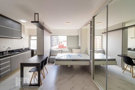 Quarto Sala com Cama Aberta de kitnet/studio para alugar com 1 quarto, 27m² em Jardim Vila Mariana, São Paulo