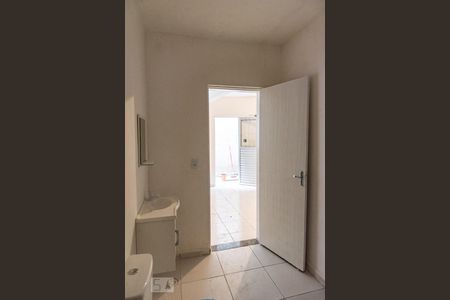 Casa de condomínio para alugar com 45m², 2 quartos e sem vaga Casa de condomínio para alugar com 45m², 2 quartos e sem vagaBanheiro