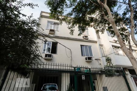 Apartamento à venda com 70m², 2 quartos e 1 vaga Apartamento à venda com 70m², 2 quartos e 1 vagaFachada