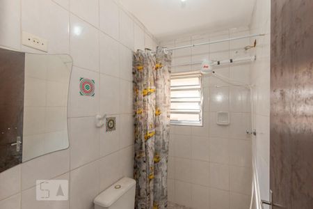 Banheiro de kitnet/studio para alugar com 1 quarto, 15m² em Jardim Promissão, São Paulo