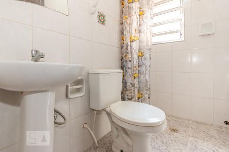 Banheiro de kitnet/studio para alugar com 1 quarto, 15m² em Jardim Promissão, São Paulo