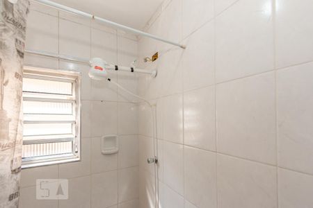 Banheiro de kitnet/studio para alugar com 1 quarto, 15m² em Jardim Promissão, São Paulo