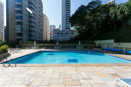 Apartamento à venda com 95m², 2 quartos e 2 vagas Apartamento à venda com 95m², 2 quartos e 2 vagasÁrea comum - Piscina