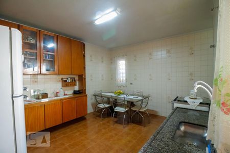 Casa à venda com 170m², 3 quartos e 2 vagas Casa à venda com 170m², 3 quartos e 2 vagasCozinha