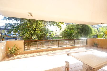 Apartamento à venda com 185m², 4 quartos e 2 vagasVista da Suíte 2