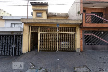Casa à venda com 160m², 3 quartos e 2 vagas Casa à venda com 160m², 3 quartos e 2 vagasFachada