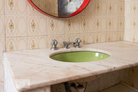 Casa à venda com 220m², 3 quartos e 4 vagasBanheiro Quarto 4 - Suíte