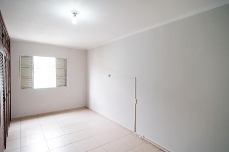 Casa à venda com 220m², 3 quartos e 4 vagasQuarto 4 - Suíte