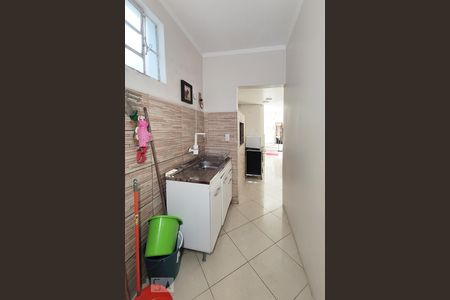 Casa de condomínio à venda com 153m², 3 quartos e 2 vagasBanheiro de Serviço