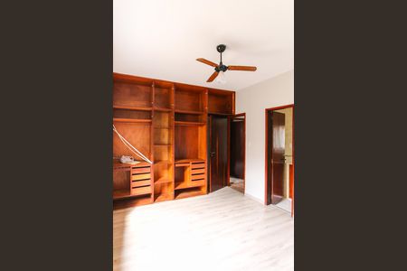 Casa para alugar com 379m², 4 quartos e 3 vagasSuíte